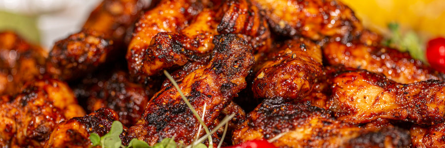 SMOKED CHICKEN WINGS WITH BLUE CHEESE DIP